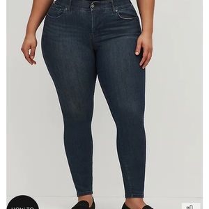 BOMBSHELL SKINNY JEAN - PREMIUM STRETCH DARK WASH- Size 26